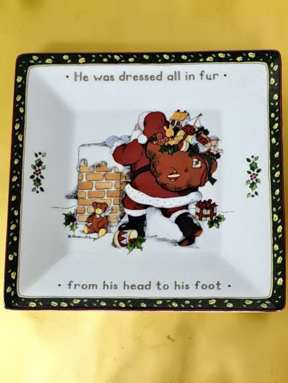 Portmeirion Christmas Story Square Plate Santa Dressed In Fur Head To Foot 7”x7”